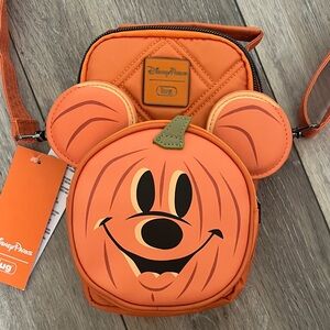 NWT DISNEY PARKS Lug Mickey Mouse Crossbody Bag